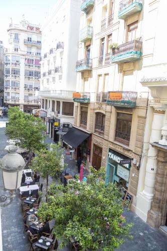 Valencia Just in the Middle