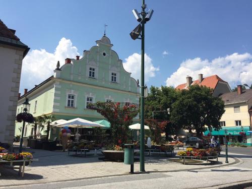 a street light in front of a building at Hotel Braun in Voitsberg