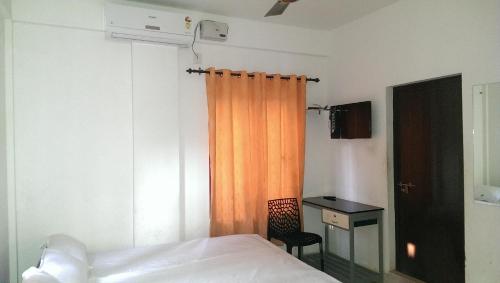 Cama ou camas em um quarto em Shiva Inn