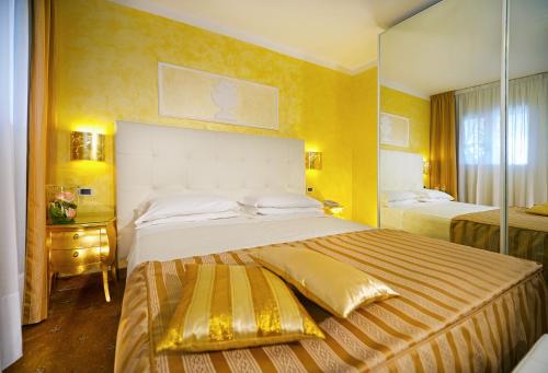 Katil atau katil-katil dalam bilik di Hotel Aurora Terme