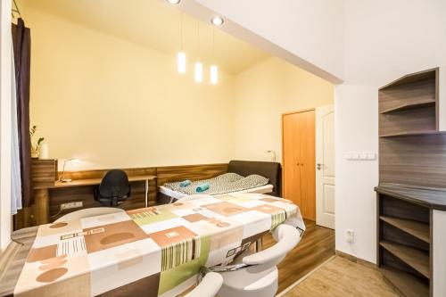 Dombóvári way apartmanにあるベッド