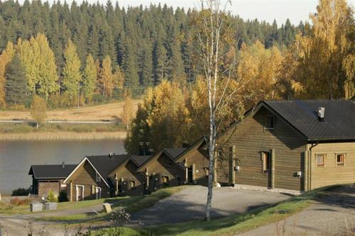 a row of houses next to a lake at Koivula Cottages in Jämsä