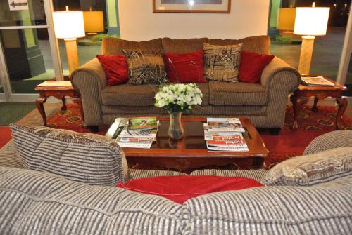 Area soggiorno di Select Inn Murfreesboro