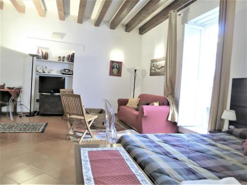 a living room with a bed and a couch at La Casa Delle Fate in Siracusa
