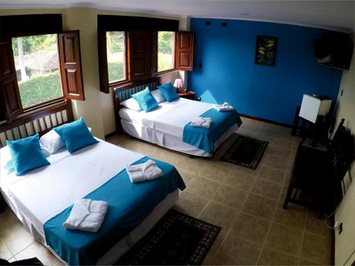 En eller flere senge i et værelse på Hotel Campestre Los Tucanes