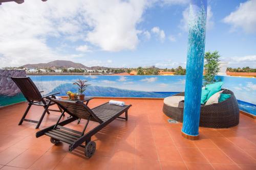 The swimming pool at or close to Surf Riders Fuerteventura