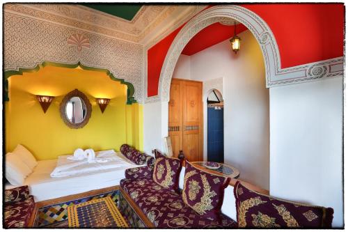 Säng eller sängar i ett rum på Dar Ayour appartements