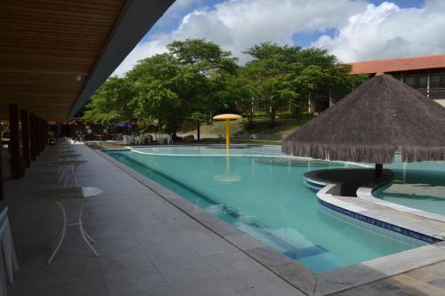 Swimmingpoolen hos eller tæt på Flat Monte Castelo Gravatá