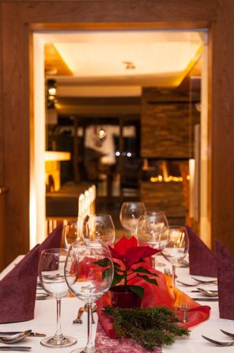 a table with wine glasses and flowers on it at Gasthof Venetrast in Imsterberg