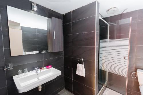 Koupelna v ubytování Hôtel Villa Les Orchidées