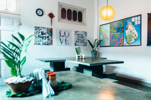 a room with a table and a potted plant at Colombo Beach Hostel in Mount Lavinia