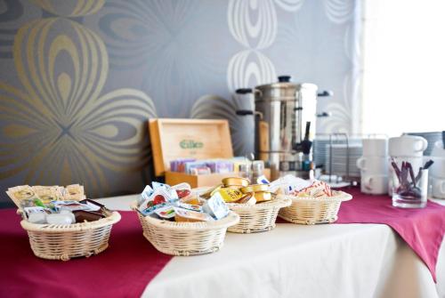 Makanan di atau berdekatan hotel