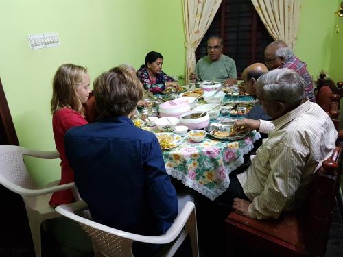 Επισκέπτες που μένουν στο Palakal Residency