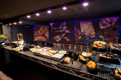 a buffet line with many different types of food at PLAZA INN stays design Dortmund in Dortmund