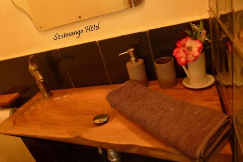 Ένα μπάνιο στο SOUIMANGA-HOTEL