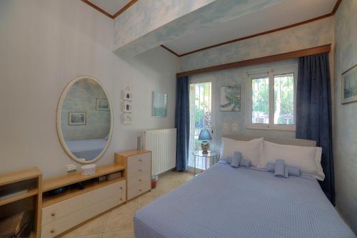 En eller flere senger på et rom på Villa Sunrise Lagonisi