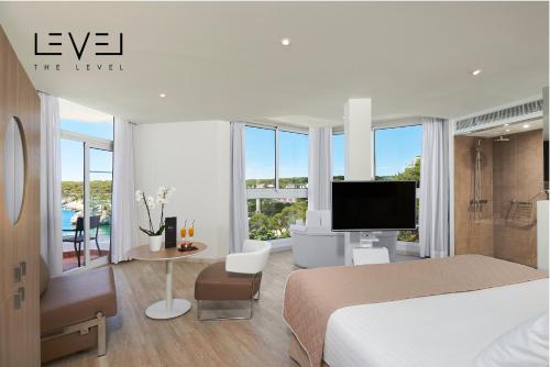 Μια τηλεόραση ή/και κέντρο ψυχαγωγίας στο Meliá Cala Galdana