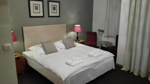Een bed of bedden in een kamer bij Villa Le Matin