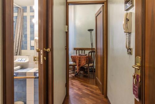 A bathroom at Hotel Piccola Fenice