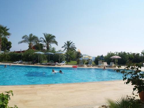 a large swimming pool with people in the water at Royal Sitesi Avsallar in Avsallar