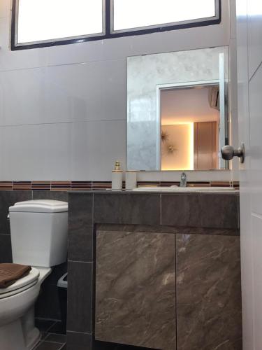 Koupelna v ubytování Sureena Hotel