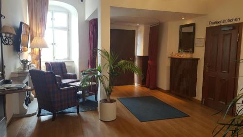 Televisyen dan/atau pusat hiburan di Hotel Goldener Adler Garni