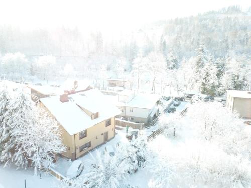 Villa Miłosna talvella