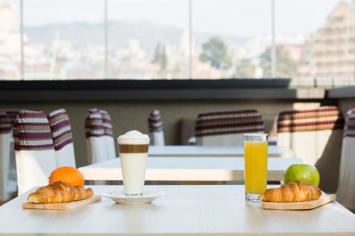 Comida en o cerca de este hotel