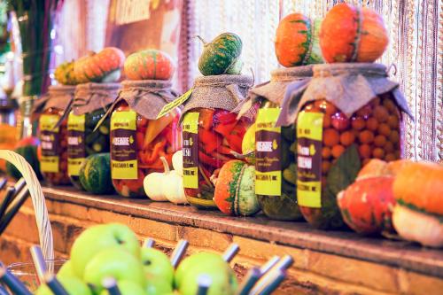 Makanan di atau berdekatan hotel