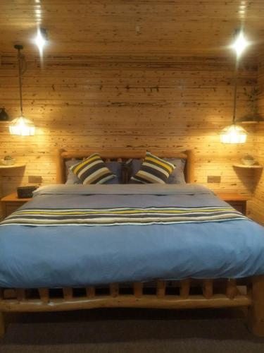 Postel nebo postele na pokoji v ubytování Nanjing Tulou Qingdelou Inn