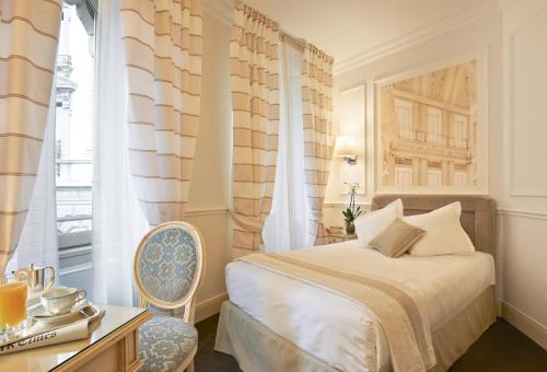 Una cama o camas en una habitación de Albergo Terminus