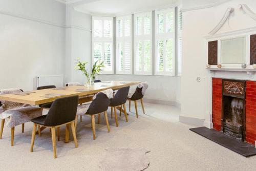Ramsay Gardens - Grand 4-Bedroom Apartment Next To Castle