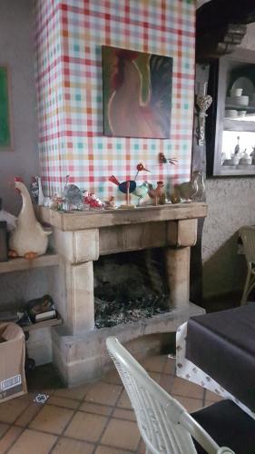 a fireplace with a bunch of birds on top of it at Hotel Colegiata in Santillana del Mar