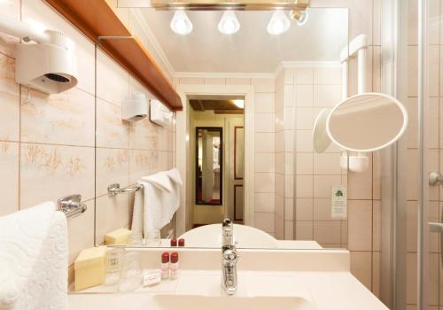 Koupelna v ubytování Hotel Kristall - Adults Only
