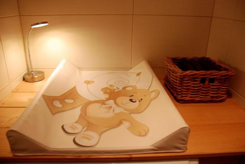 a teddy bear on a plate on a table at Apartment Serlesblick in Ellbögen