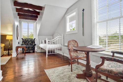 Rathbone Mansions New Orleans Image