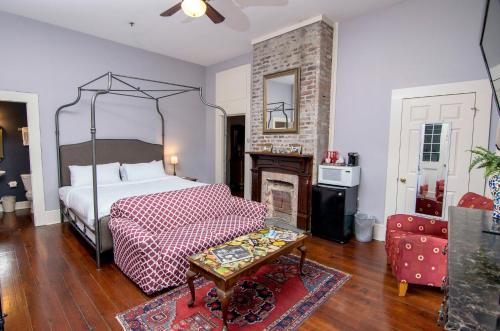 Rathbone Mansions New Orleans Image