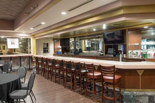 a bar in a restaurant with a bunch of chairs at Howard Johnson by Wyndham Fullerton/Anaheim Conference Cntr in Fullerton