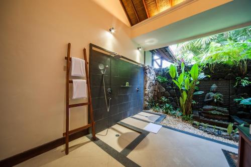 a bathroom with a shower with a toilet and a garden at Luxury 3BR Infinity Jungle View Aashaya Villa Ubud in Ubud
