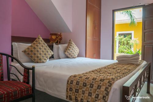 Ein Bett oder Betten in einem Zimmer der Unterkunft Poppys Olive de' villa