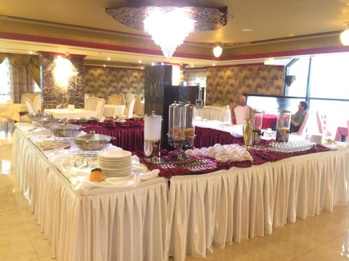 Mad på lejlighedshotellet eller i nærheden