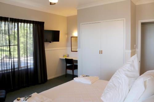 a hotel room with a bed and a desk at Valley View Luxury Retreat in Vacy