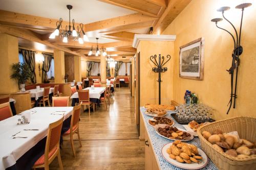 Restavracija oz. druge možnosti za prehrano v nastanitvi Hotel La Pastorella