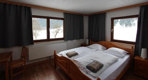 Ένα ή περισσότερα κρεβάτια σε δωμάτιο στο Alpenhaus Bichlbach