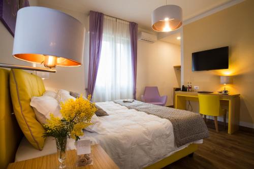 a bedroom with a large bed and a large window at La Gustea Hotel & Cucina in Sarteano