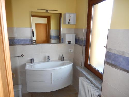 Phòng tắm tại Le Colline di Maggiora B&B