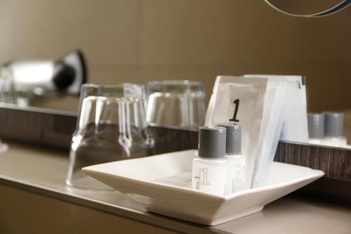 a counter with a white container on a table with glasses at Pension Vicus in Passau