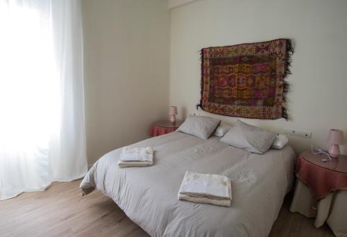 a bedroom with a bed with two towels on it at Muelle 18 in Málaga