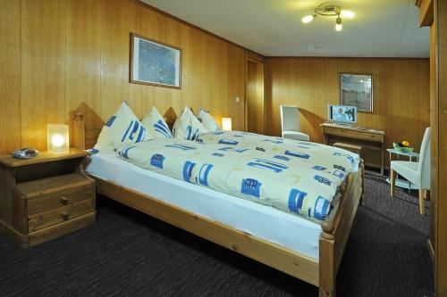 Postel nebo postele na pokoji v ubytování Hotel Heimat