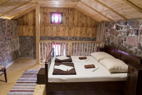 Un pat sau paturi într-o cameră la Solovi Dvori